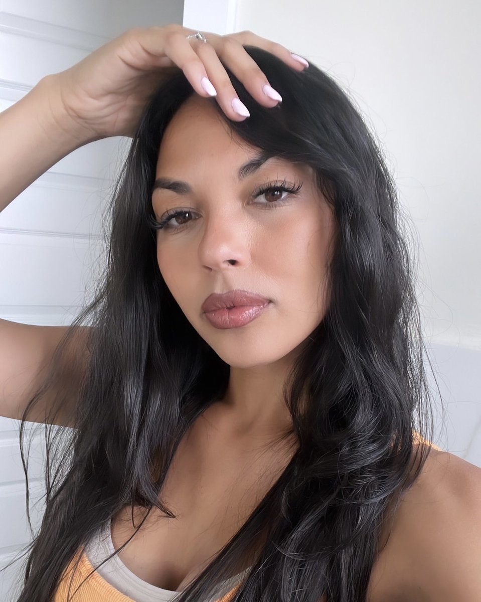 TheModernMorgan's tweet photo. Because I never take selfies but the lighting was perfect. https://t.co/Q9LKXZStXr