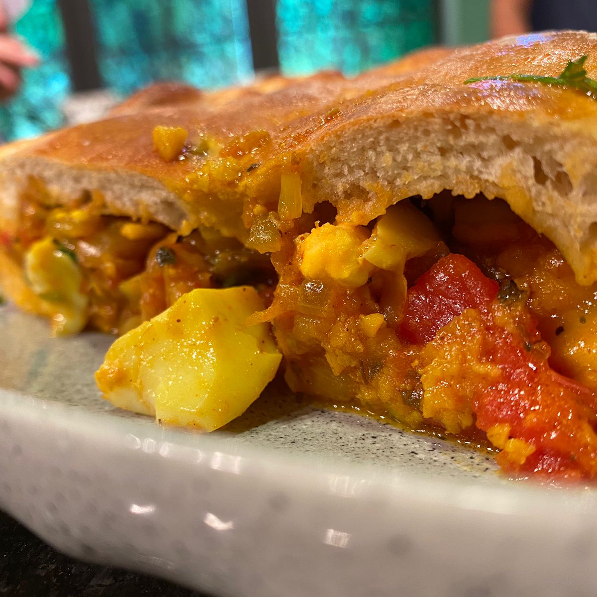 MuchoGustoPy's tweet photo. 🥟😋 DIOS MÍO, QUE PINTA 🥟😋

🤩 Miranaa como quedó la "Empanada Gallega" hecho por #JavierRocca ideal para un sábado y compartir con la familia o amigos.

Deslizá la imagen y decinos que te parece.

#JavierRocca
#MuchoGustoPy https://t.co/q1aJXULQsf