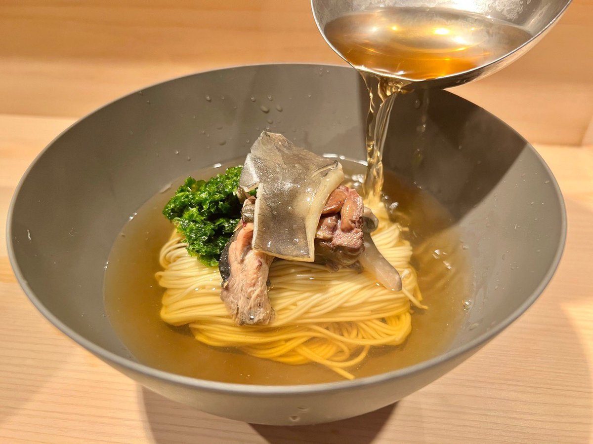 terasauna's tweet photo. 6/17(土)「後光の中のととのい」編

サウナ飯ご紹介

1年先まで予約のとれない神楽坂会員制レストラン、ななかぐら様よりご提供

①胡麻香る鯛茶漬け
②生姜香る豚しゃぶ茶漬け
③［オプション+500円］
　コラーゲンたっぷりすっぽんラーメン

サウナ後、こちらで心と身体を満たしていきましょう🤤 https://t.co/VQar3xIzmY