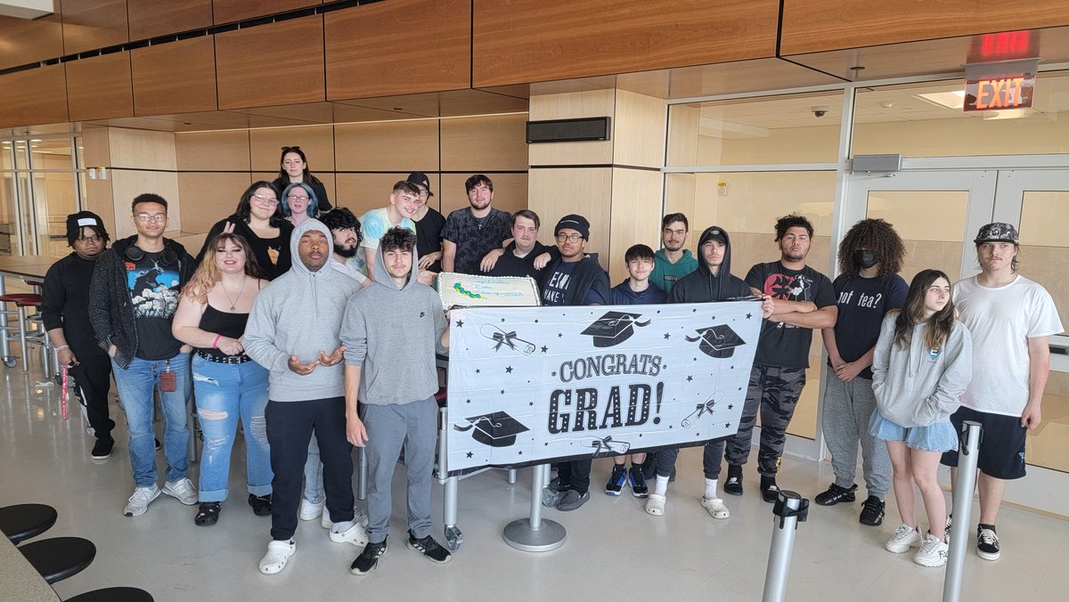 JanSchweizer324's tweet photo. Heartfelt senior celebration today as we celebrated @Evolve_Durfee seniors' new starting line and post-secondary plans! #graduation2023 #doingHSdifferently #competencyed @FRPSsupt @frps_durfee https://t.co/fmCEDKVaYN