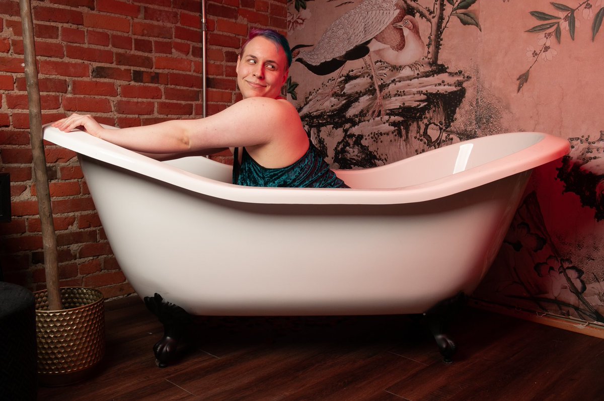 SugarSoapStudio's tweet photo. This truly is my happy place 🛁💕

(Photos by @/seedelite on IG, shot at @/kolorsstudios) https://t.co/vKvF37KWWr