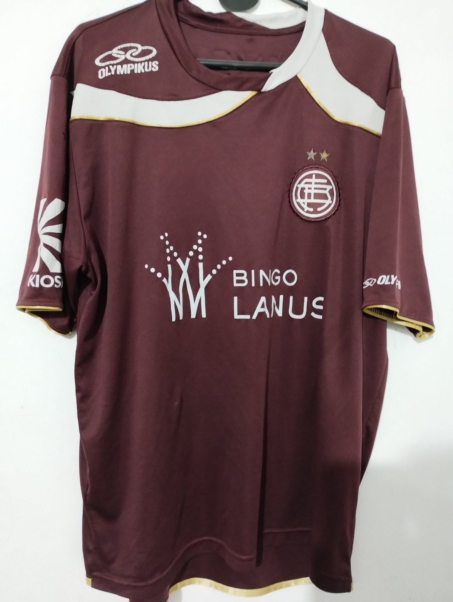 KorteGrana's tweet photo. De las camisetas que tienen cuál es su favorita? No por gusto, si no por cariño.

La mía es esta, la tengo hace 12 años y ya se nota que tiene mil batallas, me acompañó en todas las finales y partidos importantes que jugó Lanús, la amo ♥️ https://t.co/5xTHiD1Vls