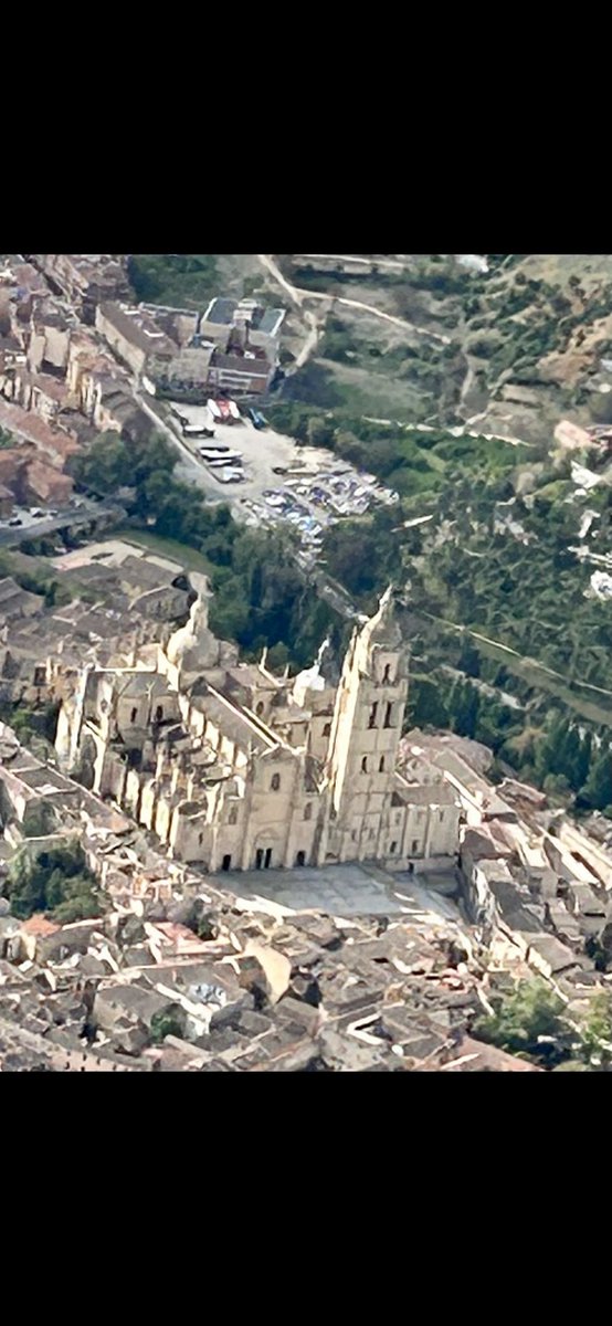 insightjames007's tweet photo. @CapLaloVargas Sobre vuelo Madrid - Valle de los caídos - Segovia 🇪🇸 https://t.co/1vzaQiDPlY