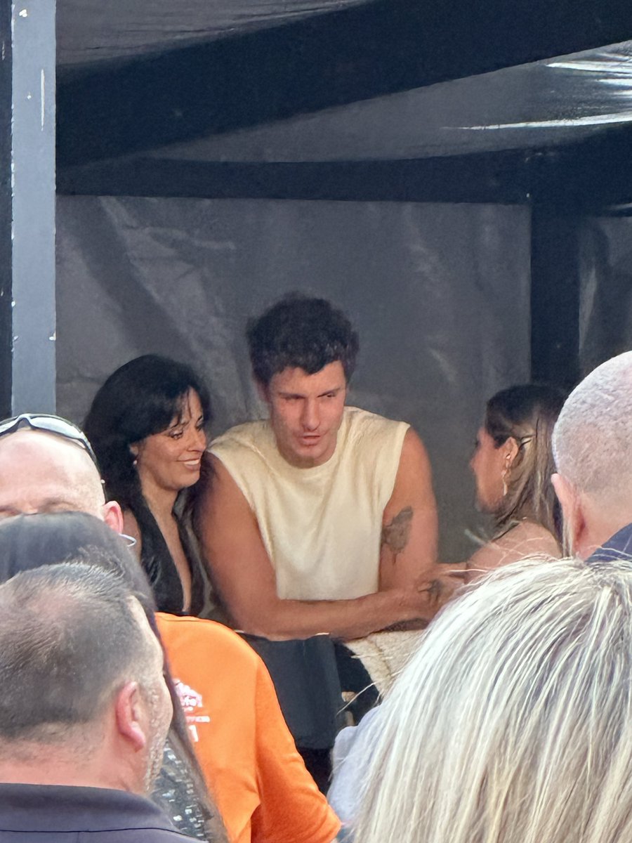 CCabello_Lately's tweet photo. LINDOS | Camila Cabello com Shawn Mendes hoje na The Eras Tour em New York! #EastRuthTSTheErasTour https://t.co/6RjJpS0J6f