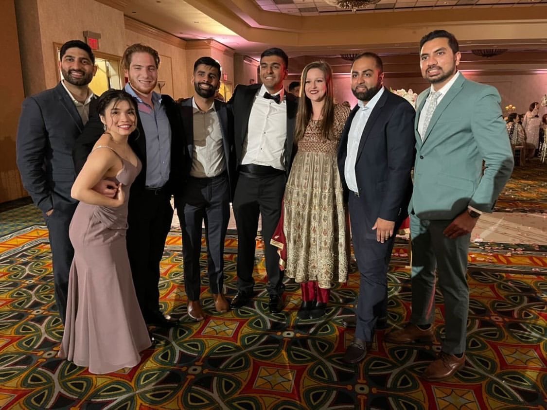 macaron_md_'s tweet photo. My medical school friends are easily among the best friends I’ve ever had and leaving to go to residency was SO sad for me. But I feel so incredibly blessed that we still have our group chat, see each other when we can, and our spouses are all amazing and vibe too 🙏🏼 #medtwitter https://t.co/5vWBr4LV2M