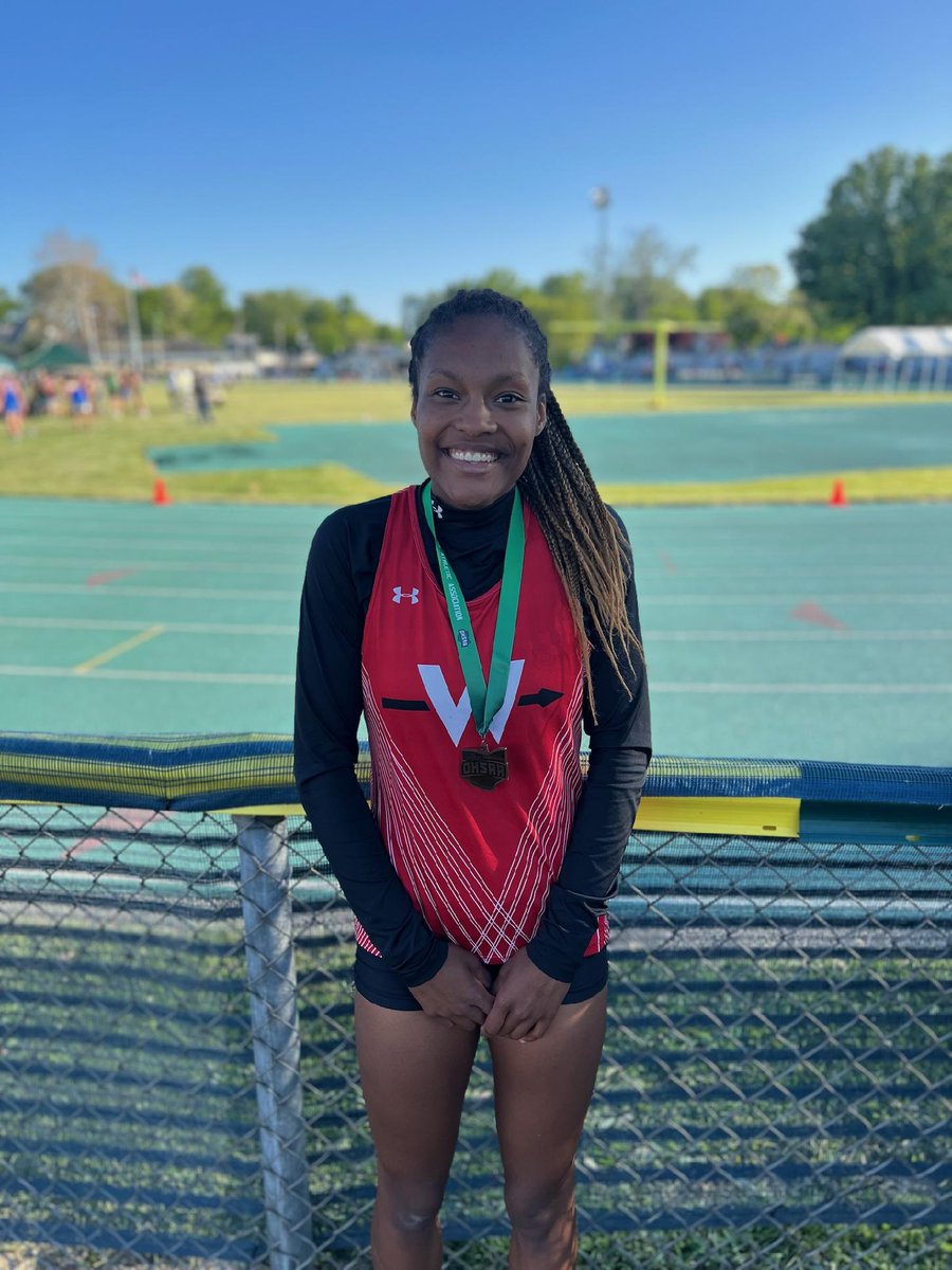 Redskin_Sports's tweet photo. Track: Freshman Paige Olberding breaks the school record and qualifies for State in the 300 Hurdles! https://t.co/TqjVDl71Dm