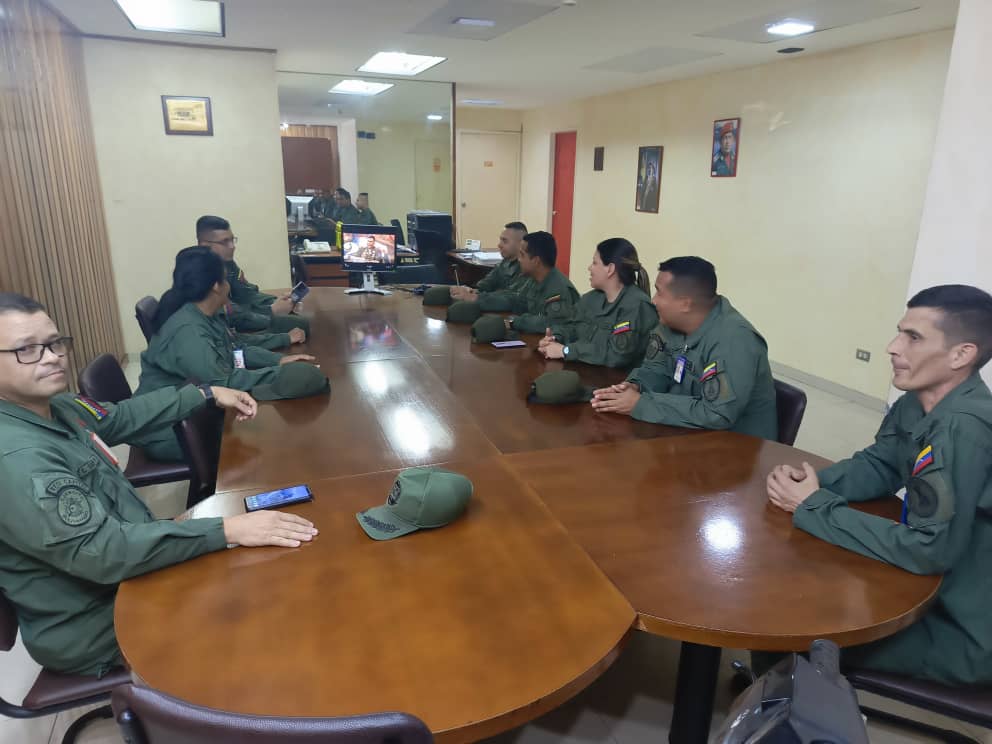 Ofic2019's tweet photo. 🇻🇪#Hoy// La O.P.P.EJB,cumpliendo instrucciones del Cmdte General @FelixOsorioG  realizó, debate Revolucionario sobre la Batalla de Pichincha. #SiempreJuntoAlPueblo # FANB @somos_ejercito @FelixOsorioG https://t.co/4KXO1LbcqB