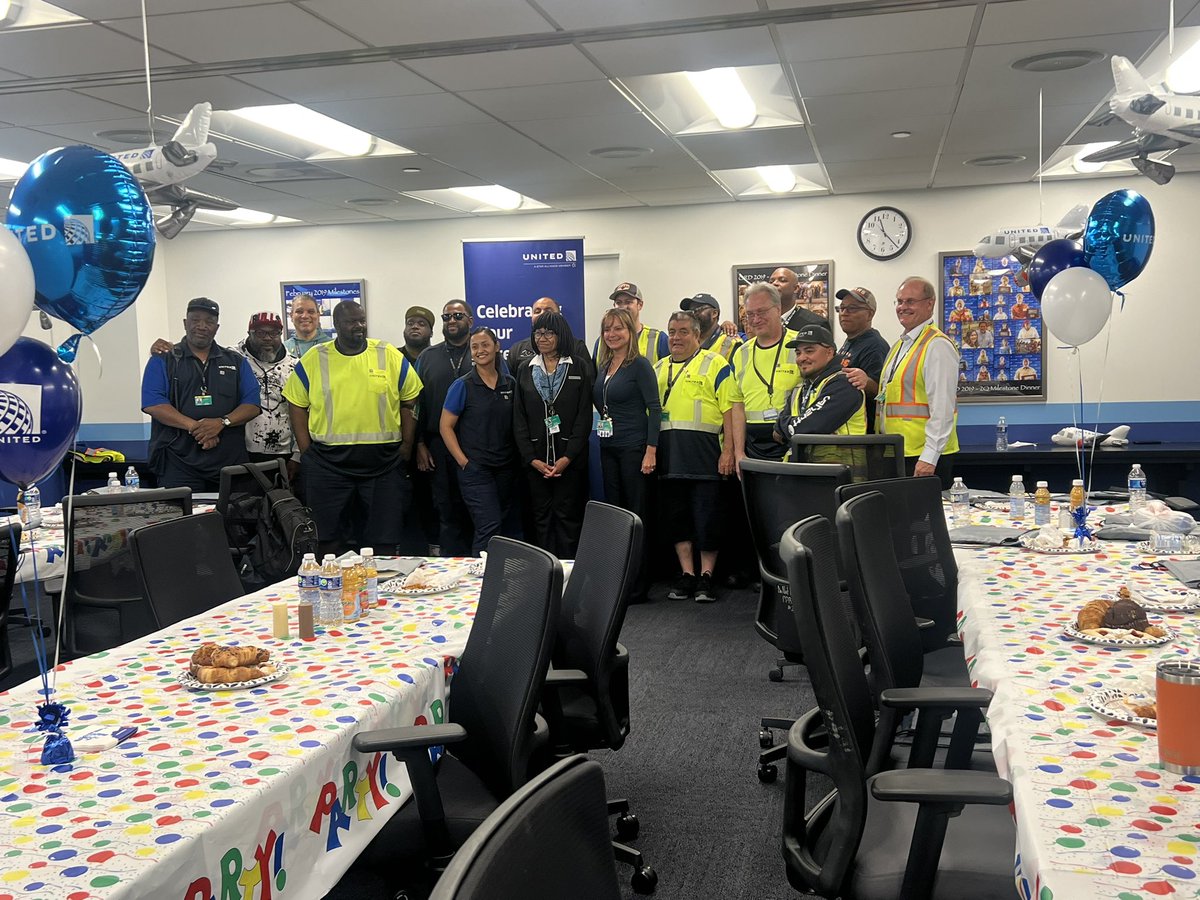 Celebrating 250 years of service with awesome employees that are making a difference. We thank you 😊😊Congratulations 🎉👍🏼😊✈️@HermesPinedaUA @OmarIdris707 #goodleadstheway #BeingUnited @pastamama13 @Toddhavel11
