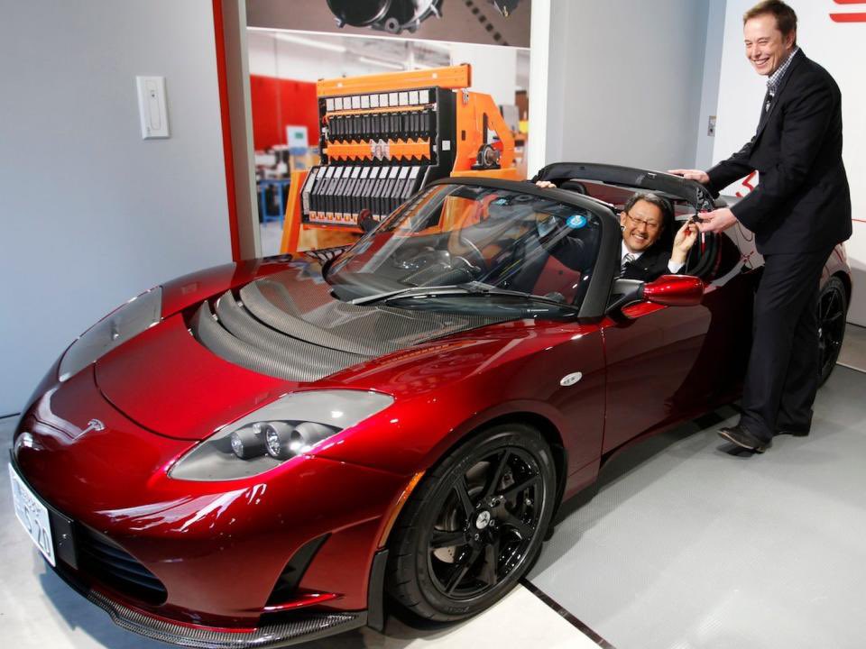 cahellazor's tweet image. j'ai vu une Tesla Roadster. 2600 exemplaire au MONDE, et elle était là, sur un parking de Plan de Campagne.