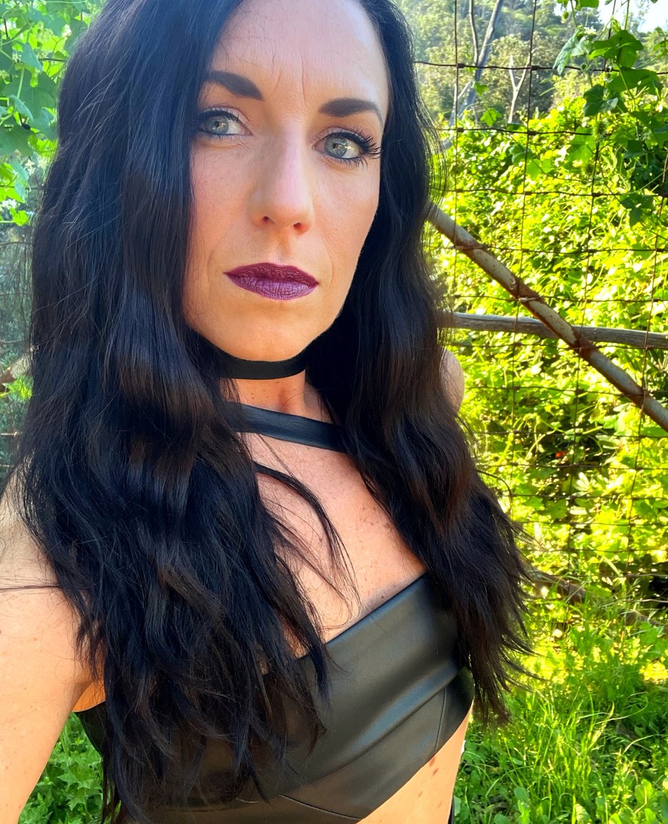 StefaniSikora's tweet photo. Foraging for inspiration 🌿
#nature #inspiration #naturelover #singer #songwriter #artist #eclecticwitch #witchesofinstagram #connectingwiththeelements https://t.co/V6G8LRcTvc