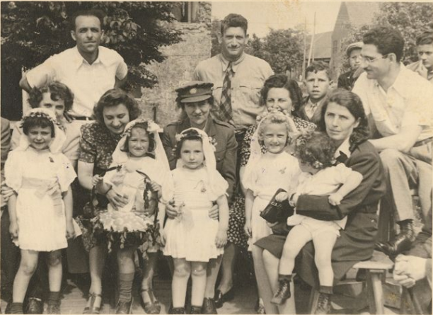 yivoinstitute's tweet photo. Children at a Shavuot celebration in the Leipheim Displaced Persons Camp in Germany, ca 1945-1950.

#fromtheyivoarchives #dpcamp #displacedpersons #shavot #shvues https://t.co/fPs5NNDNbu