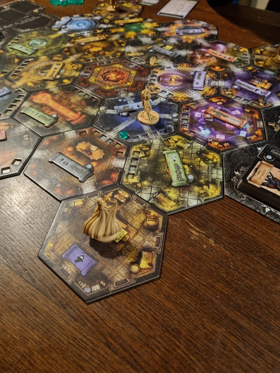 Ich stampfe die Anderen in den Boden. 😍 Freu mich sehr über den Spieleabend mit meinen Liebsten. Brauch ich nach einer Woche mit ganz viel emotinalen Chaos. 😅