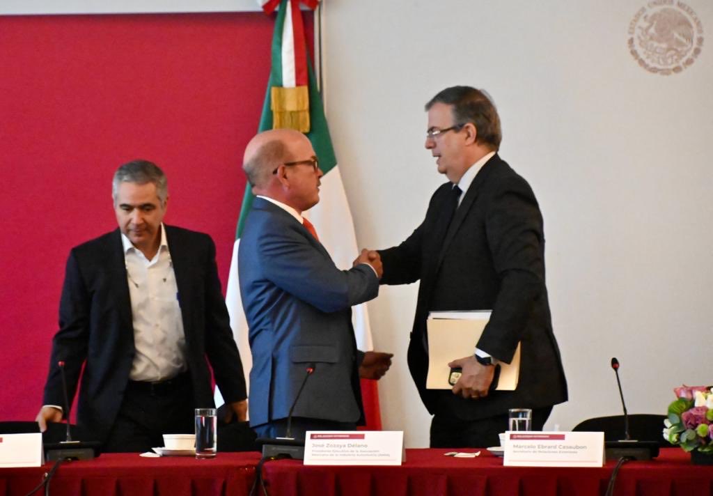 m_ebrard tweet picture
