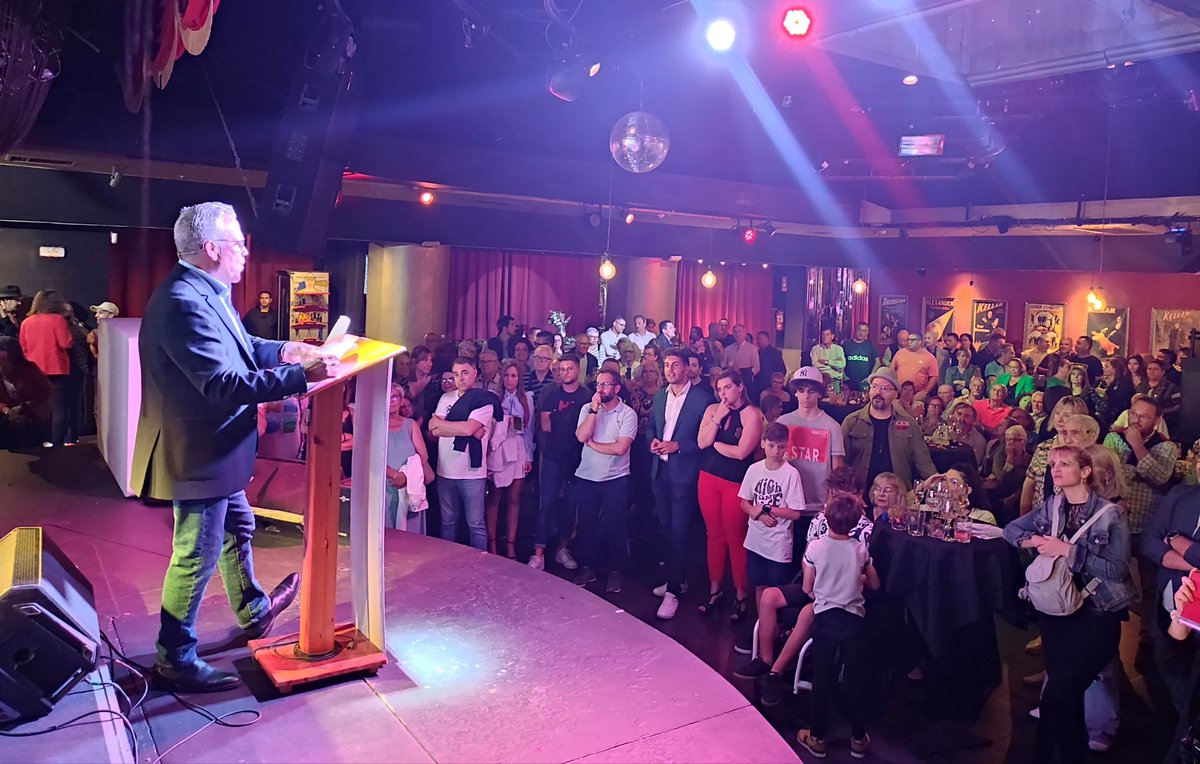 SumemPerSalou's tweet photo. 👉🏻 Pere Granados, alcalde i candidat a la reelecció de SUMEM PER SALOU – PSC, demana el vot en un acte multitudinari

🙌🏻 Ha estat durant la festa final de campanya de la candidatura on sempre ha estat acompanyat dels membres de la candidatura unitària i d’un multitudinari públic. https://t.co/pImZQbM5IQ