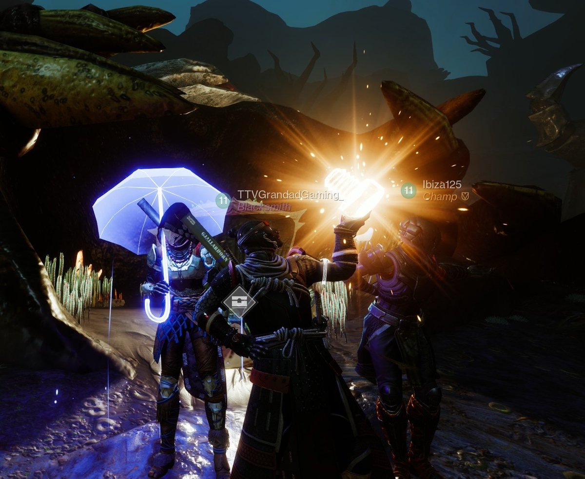 Smashed Ghosts of the Deep Dungeon with @Ibiza125 and @GrandadGaming_  in our Endless Roamer Ornaments thanks to @DestinyGameUK , GG died a few times 

#Destiny2 #PlaystationGuardians