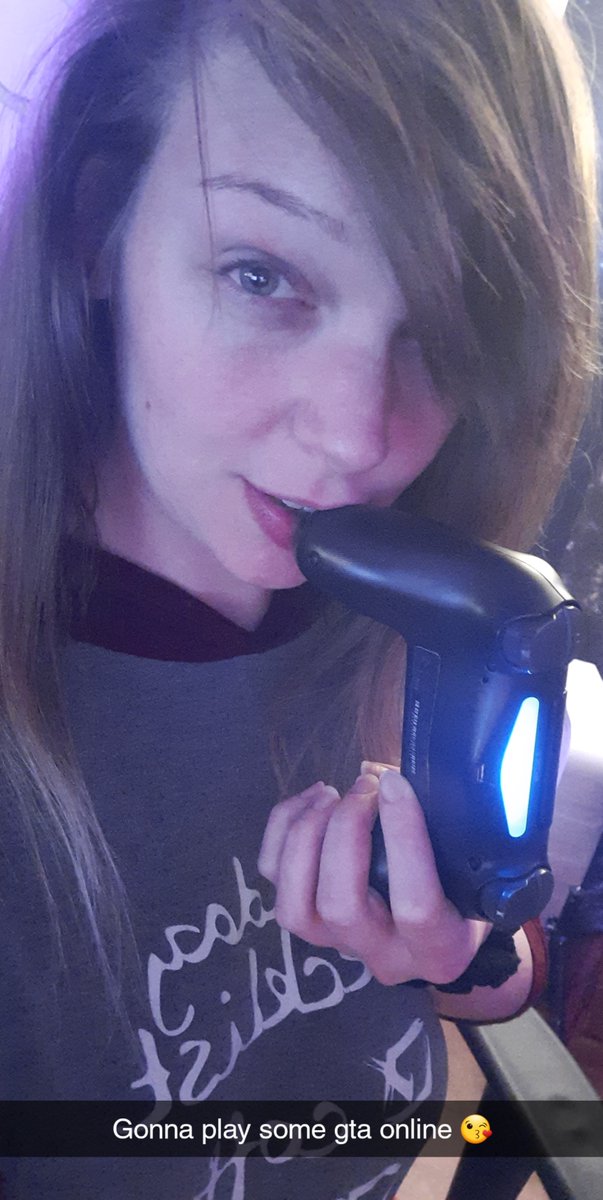 GamerGirlRoxy tweet media