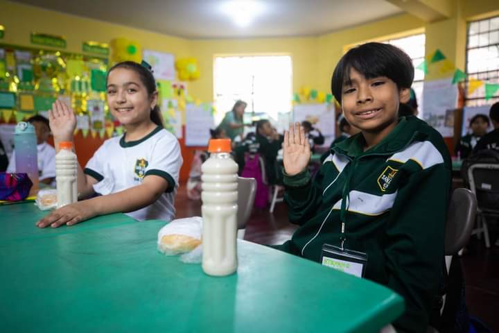 📍 Nuestros programas #Nutridesayuno y #Divertiaprendo llegaron a las aulas de la I.E. 1128 San Luis, en esta jornada de aprendizaje se desarrollaron talleres didácticos educativos y se repartieron desayunos.