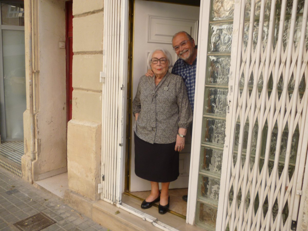 sants3radio's tweet photo. Margarida Gascón, la santsenca que va crear la primera acadèmia de costura de Sants pel mètode Rovira.👗 Al #SantsMontjuïcAlDia la @OlgaNM7 entrevista a la Marga, nascuda al barri al 1930, veïna del carrer Finlàndia i que ens explica la seva història.

🎙️https://t.co/3DDJPFTu1W https://t.co/EUknOmmTli