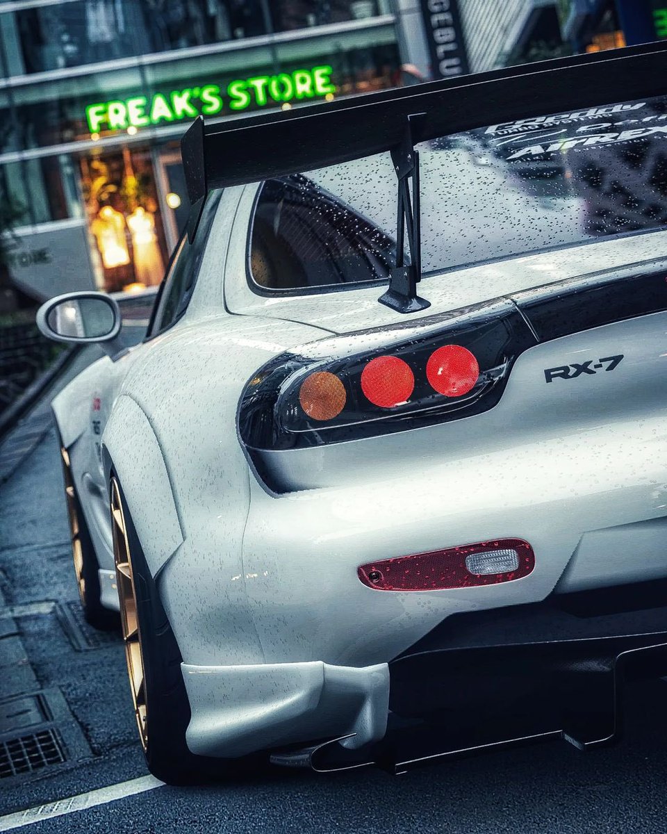 / Guess the game 😁 Mazda RX-7 [FD] 🫶/ 
🖥️ @_aaronplayz_
