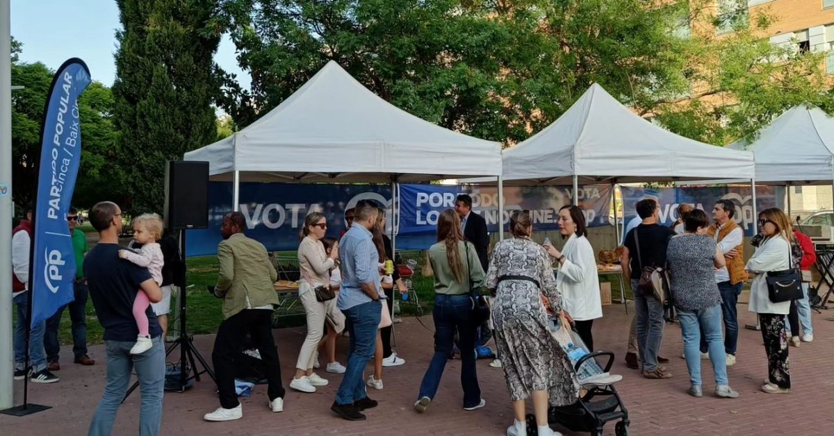 PopularesFraga's tweet photo. Gracias por acompañarnos en este fin de campaña ☺️

El domingo 28 de mayo seguimos contando con todos vosotros 📩 Nuestro único interés, seguir trabajando por y para #FRAGA 🤝

#IgnacioGramun #PopularesFraga #28M https://t.co/1Va1UCSO0f