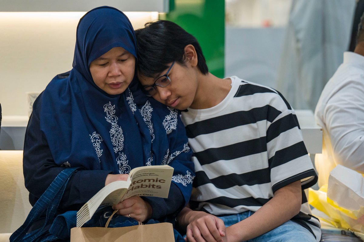 SaudiBookFairs's tweet photo. من حكاياتك.. أستمد إلهامي 
وعلى كتفك أنسى هموم أيامي 🤍

#معرض_المدينة_المنورة_للكتاب_2023 https://t.co/3elDaW8Cdl