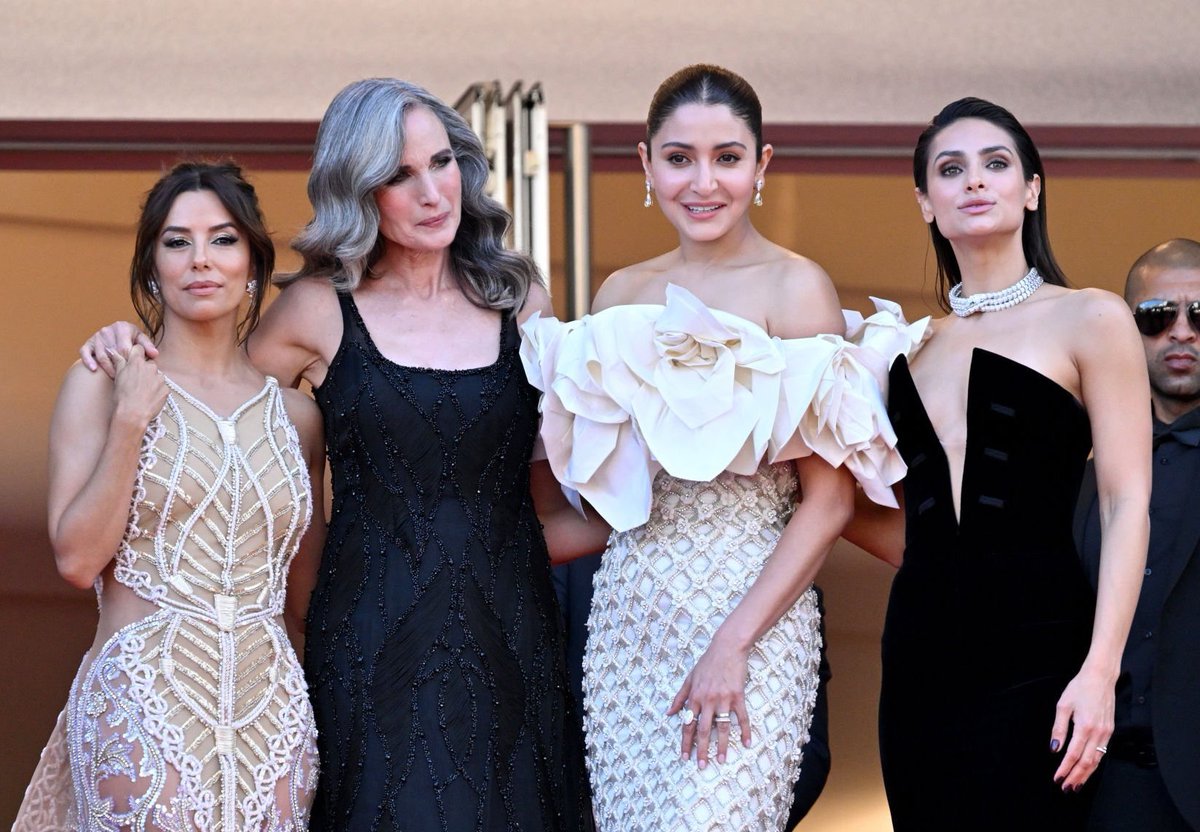 Is Anushka Sharma the new secret brand ambassador for L'Oréal Paris ?
#AnushkaSharma #ViratKohli #LorealParis #Loreal #KateWinslet #Cannes2023 #Cannes #CannesFilmFestival2023 #CannesFilmFestival #lightsonwomen #award #EvaLongoria #AndieMacDowell