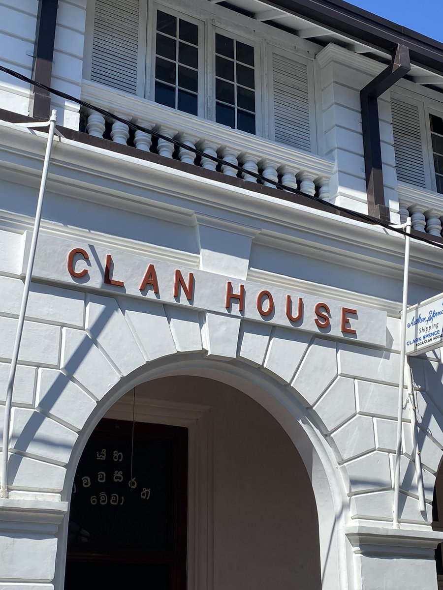 George The Merchant has informed me that they have had to classify a huge amount of documents relating to the Ross race. And that we're dealing with something completely incomprehensible, which makes us think they've been here a long time…

#uasis #georgethemerchant #ceylon