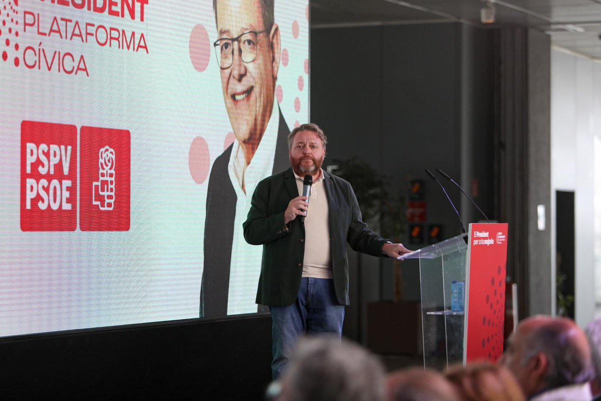 lluisbertomeu's tweet photo. Hui acabem els tres mesos de bona faena de la Platajunta #XimoPresident @apoyoximopuig amb l’acte El President de la Majoria junt @ximopuig! Cap clar i cor fort #Autogovern #ElPresident https://t.co/ErPYftiFnz https://t.co/A8FQ8Ib78S