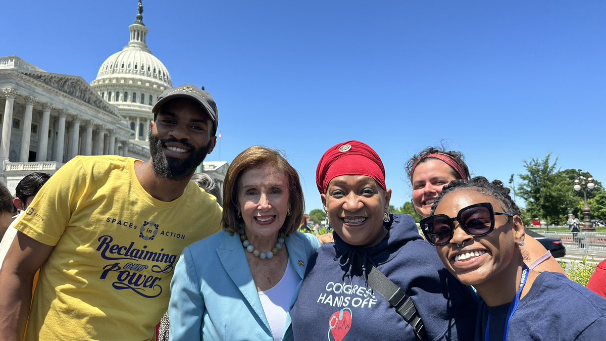 The SIA Team rallied to tell Congress don’t default on our families. @CommChangeAct @SpeakerPelosi @RepNikema @rosadelauro @nwlcaf @DCHunger @DCEducare