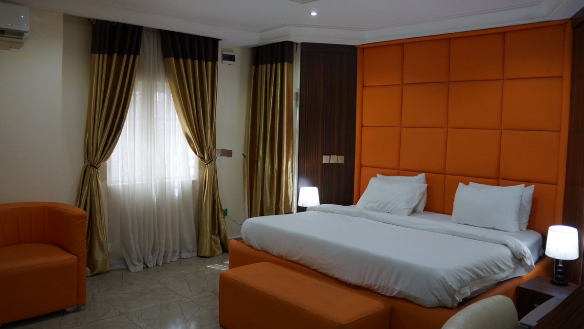 Experience the epitome of comfort & convenience @Apartment550, located in the vibrant areas of #Jabi and #Lifecamp in #Abuja. Book a 1-bedroom, 2-bedroom or suite now, call Nneka on 09043293088.#Shortlets #AbujaApartments #AbujaShortletApartment #AbujaApartment #AbujaShortStays