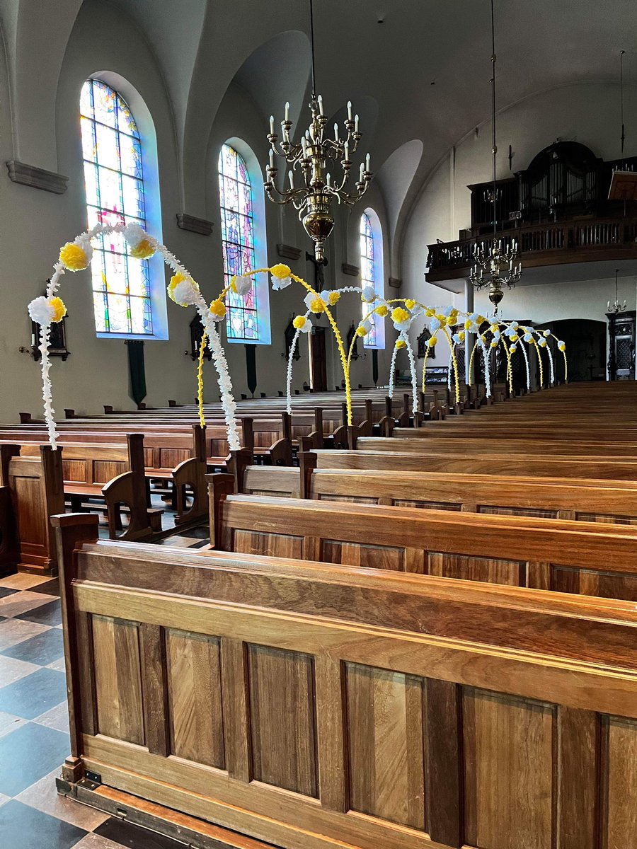 Jackhonings's tweet photo. #Oirsbeek a.s. Zondag. Geen ballonnen maar stijlvolle versiering! Zo kan het ook! #geencircus https://t.co/RbkahcrZj3