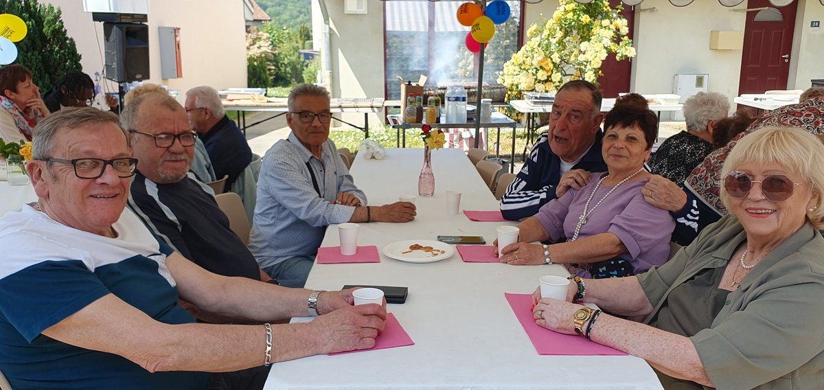 Merci aux agents du #CCAS et aux services techniques de la #ville pour l'organisation de ce beau moment.

#blenodlespam #BLENOD #meurtheetmoselle #liensocial #partage #solidarité #seniors #fetedesvoisins #VivreEnsemble