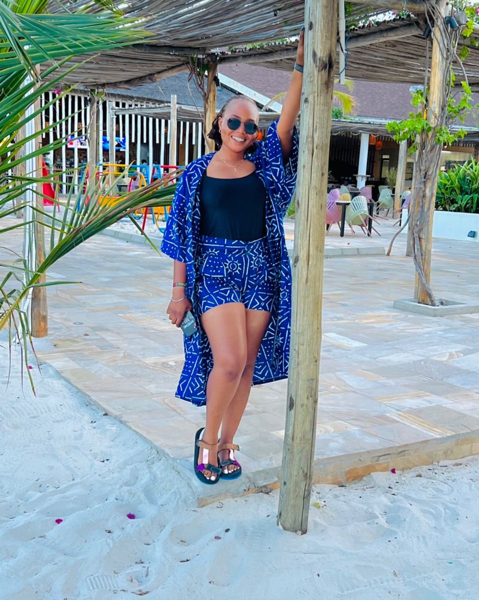Aadetola_'s tweet image. A perfect weekend fits
Two set (jacket x short) available in lovely Ankara prints.

Price: 18k

To shop kindly send a direct message here or our instagram page @jewelrtw 

#ankarafashion #ankarastyle #kimono