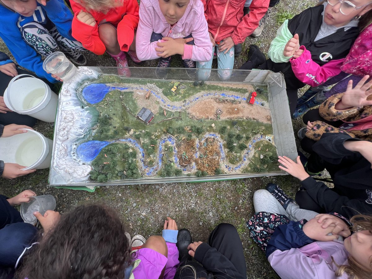 CBEENetwork's tweet image. Many thanks to our funders who helped to bring this hands-on, place based environmental education opportunity to Trail students: @TheTrustInfo, @scienceworldca, Le Roi Community Foundation - and the BC Parks Regional Park Enhancement Fund
