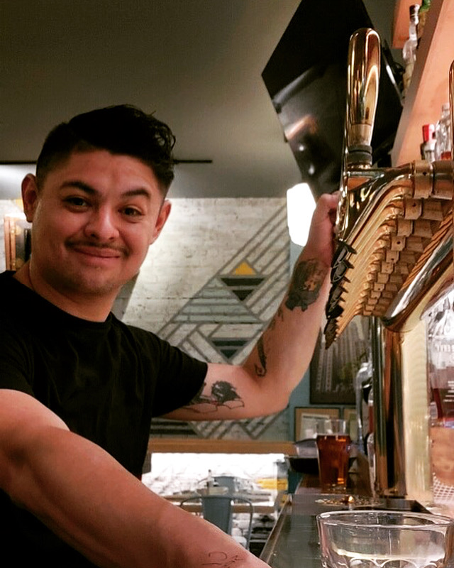 Say hi to bartender Jonny! A Chicagoland native, he’s been behind the bar for more than 21 years. He loves creating new and traditional drinks for guests and being a part of making memories and friends. He’s thrilled to be a part of the Port & Park family .

#chicagobartenders