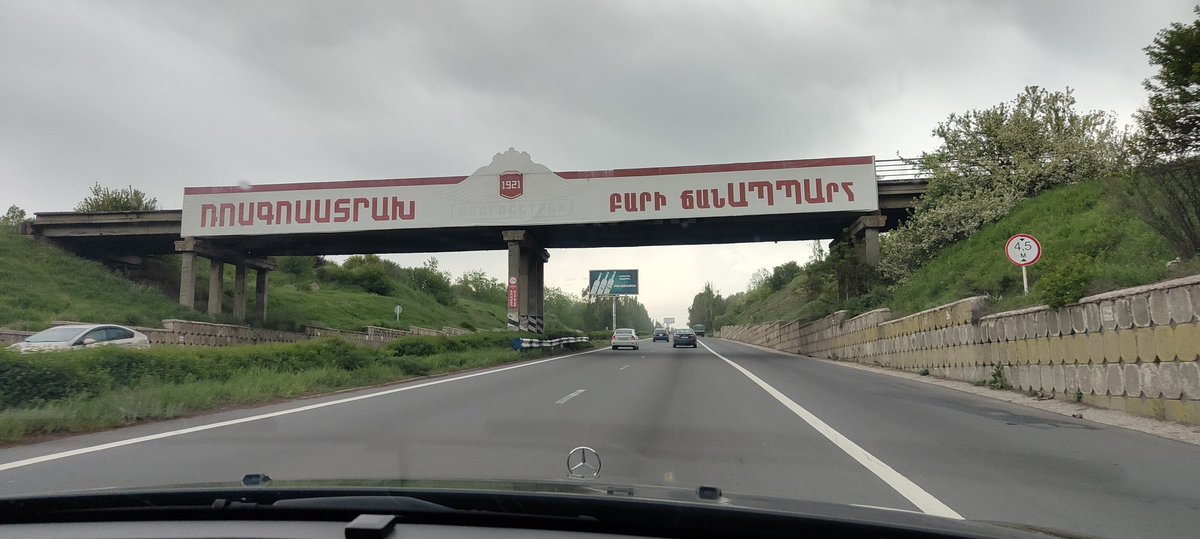 PuckJansen1954's tweet image. Op de terugweg in Yerevan nog ff #FCBKMA - #PuynikFC meegepakt. Op het einde van de wedstrijd werd het nog ff hectisch. Ondanks de bijna 20 minuten blessuretijd bleef #Pyunik op 1-1 steken. Hierdoor kan #UrartuFC morgen weer twee punten verder uitlopen.