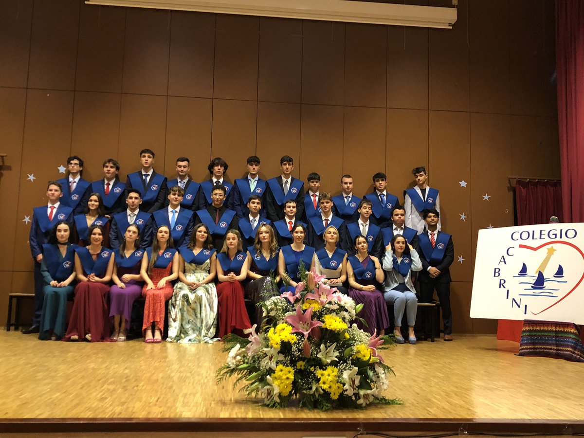Esta tarde hemos vivido uno de los momentos más emotivos del curso, la graduación de los alumnos de 2º de Bachillerato.
¡Enhorabuena graduados! El Cabrini siempre será vuestra casa.
#SomosCabrini 👨‍🎓🎓