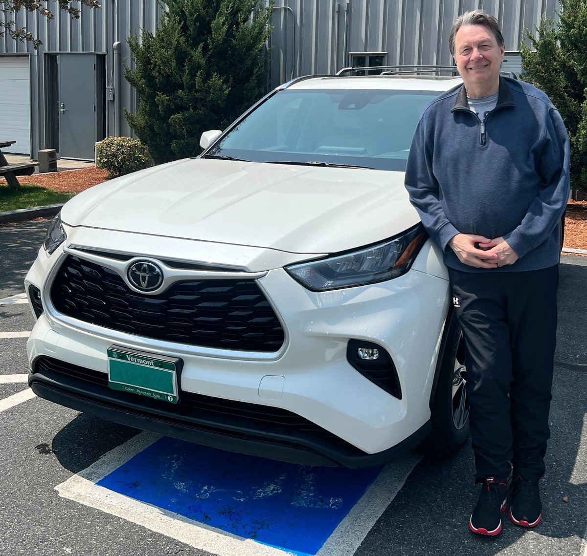 Happy #NewCarDay to Frank! He is now the proud owner of this decked out 2020 @Toyota Highlander XLE he picked out with some help from Cole Ward - Congrats!

Learn more about Cole & check out his reviews on @DealerRater: bit.ly/3lMz8C3

#RollWithCole #Toyota #LetsGoPlaces