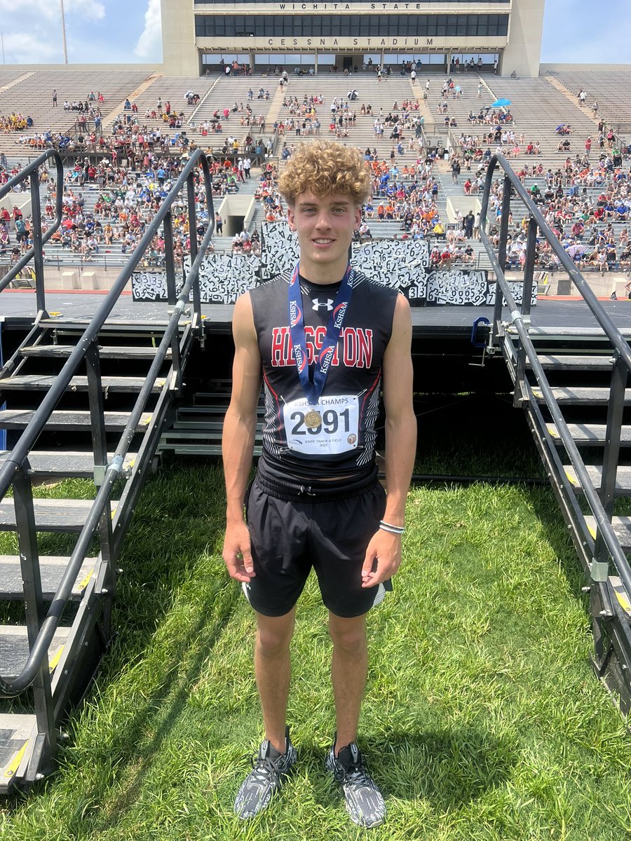 3A boys state long jump champion🥇 Tyler Rewerts of Hesston claims the title with a jump of 21-11.25. Rewerts also been a part of two state championship 4x400 meter relay teams turning his career as a Swather. #trackinkansas