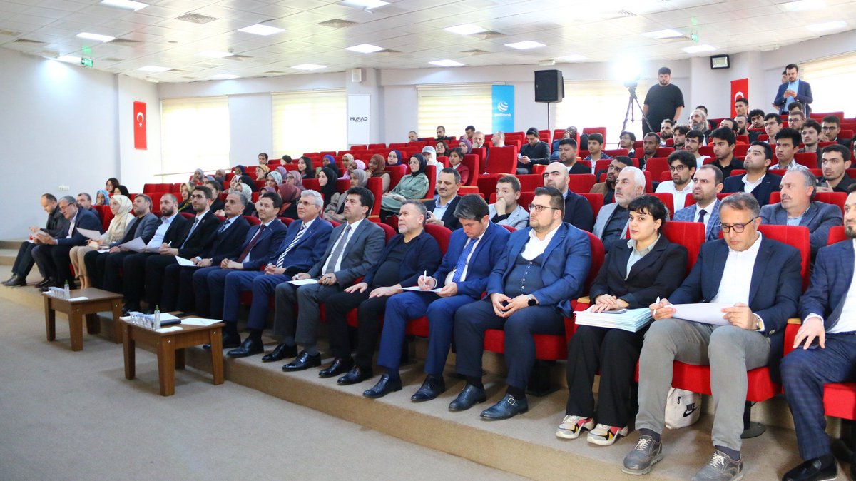 Genç MÜSİAD Sakarya Şubesi ile birlikte yürüttüğümüz Genç Ticaret Elçileri projesinin 7. Ülke Sunum Yarışmasını gerçekleştirdik.