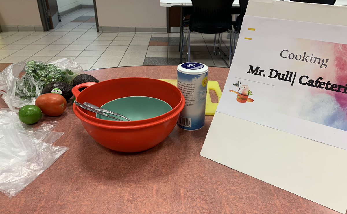 Here we go. Hanging with cool kids on a Friday afternoon at the <a href="/MortonHighGovs/">Morton High School</a> Craft and Skill Fair. Guac is a such fun communal snack to make. #teacherlife #FridayFun #CooksOfMTBoS