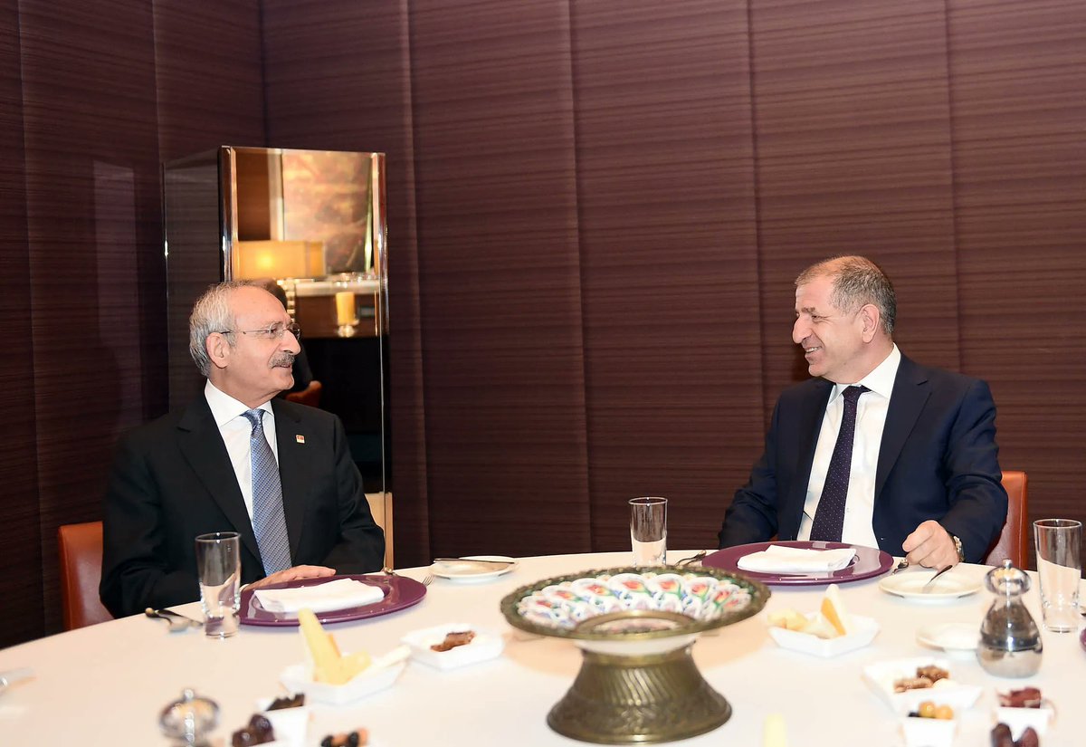 gusholderhaber's tweet photo. Kılıçdaroğlu:

Özdağ ile bir pazarlık olmadı. Kendisi 'bir vatansever olarak geliyorum, bir vatansever olarak da Millet İttifakı'nın yanında olacağım', dedi. Ben de kendisine teşekkür ederim. https://t.co/wT9P9ydfyM