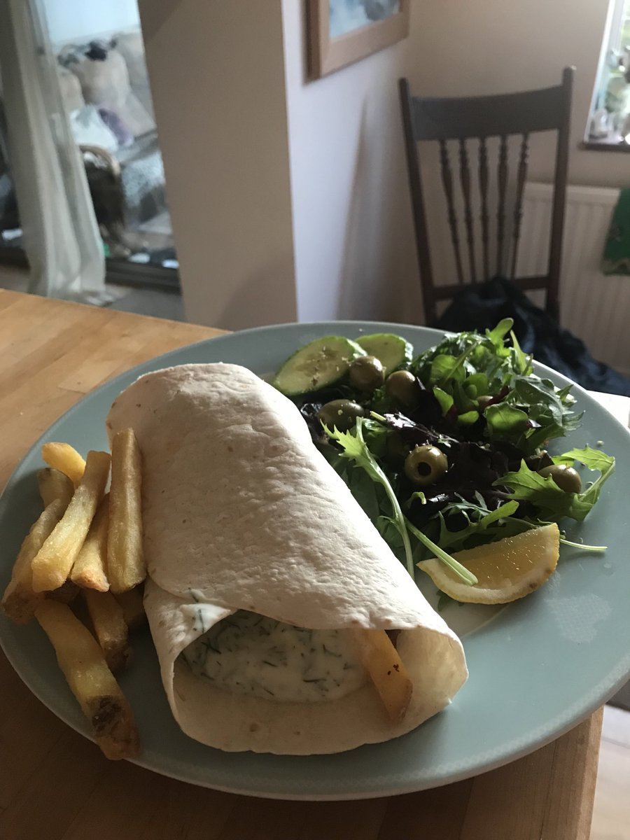 Homemade vegan greek gyros with homemade tzatsiki tonight 😍