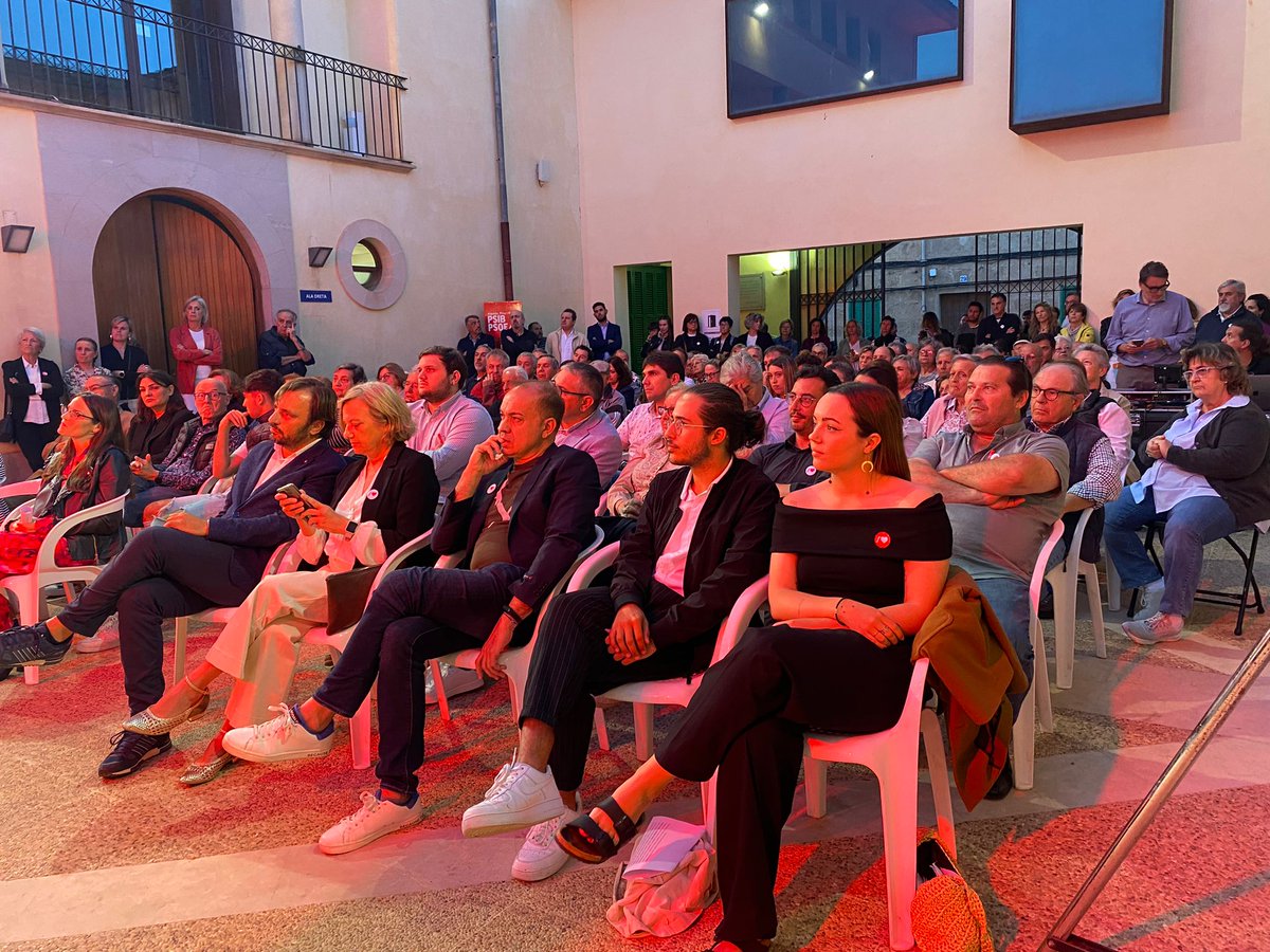 CatalinaClader1's tweet photo. El meu darrer acte electoral de la campanya 28M ha estat a Algaida. 32 anys de batles i batlesses socialistes ens contemplen. Xisco, Jaume, Xesc, Maria Antònia... Aquest diumenge na @fullana_marga en serà la propera. 
A per totes! 

#PerAlgaida
#PertuPerMallorca 
#VotaPSIBPSOE https://t.co/p9i2Z1xQPZ