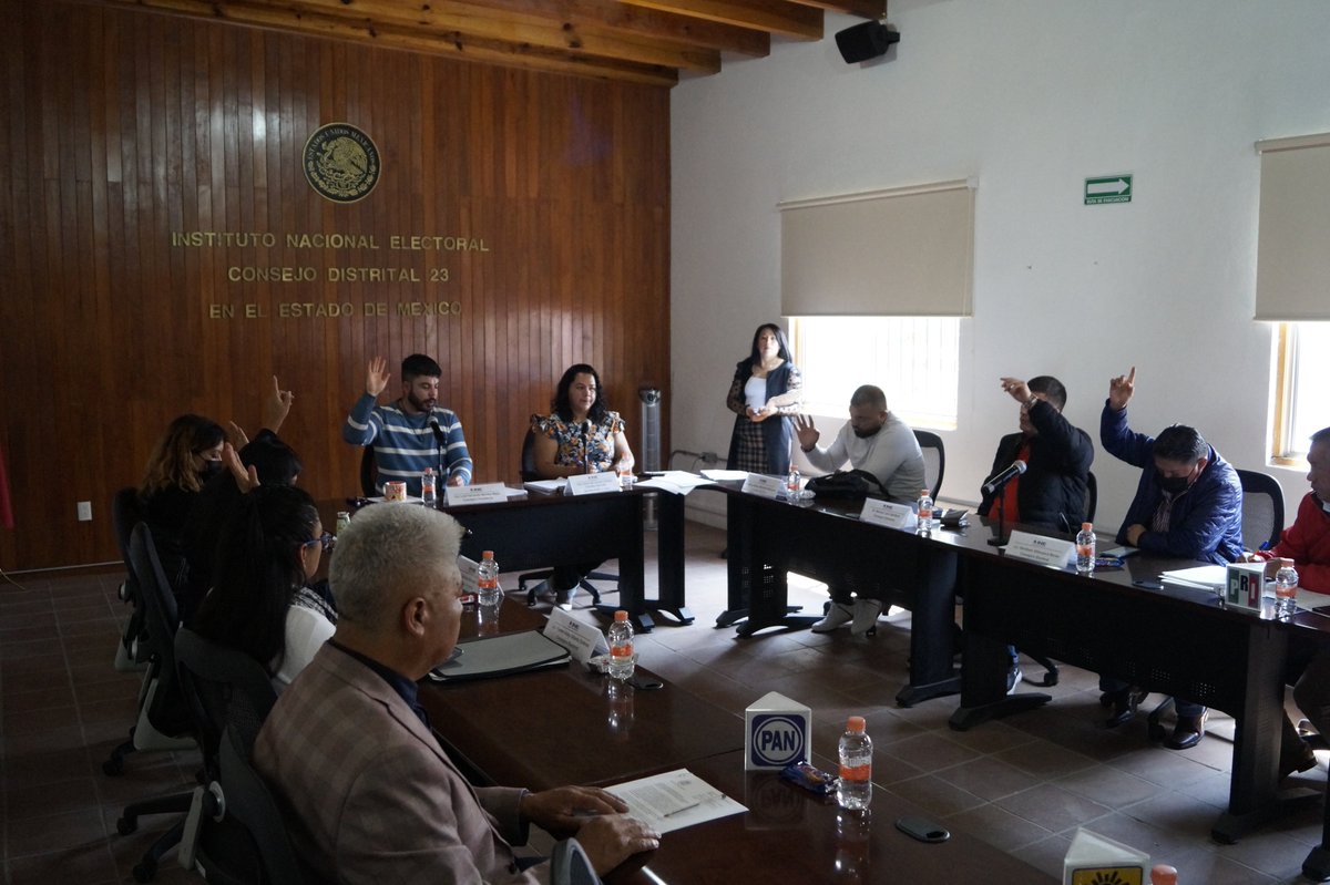 INEedomex's tweet photo. Se realizó la Sesión Ordinaria No.15 de tipo Ordinaria del #23CD, en la que se informó acerca del desarrollo de la 2°etapa de capacitación, del numero de acreditaciones de observadores electorales, mecanismos de recolección, actividades de coordinación entre el INE y el IEEM https://t.co/XiqlRTFcxK