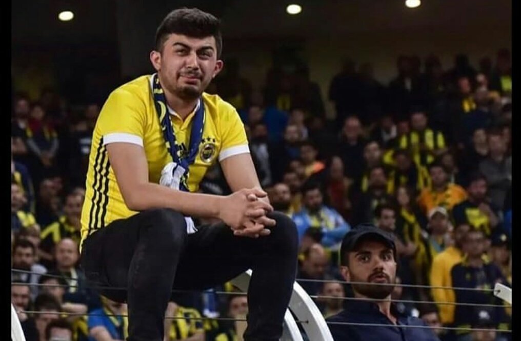 Alınan verilere göre Türkiye'de Mutsuz insanların %95'i Fenerbahçe'li..