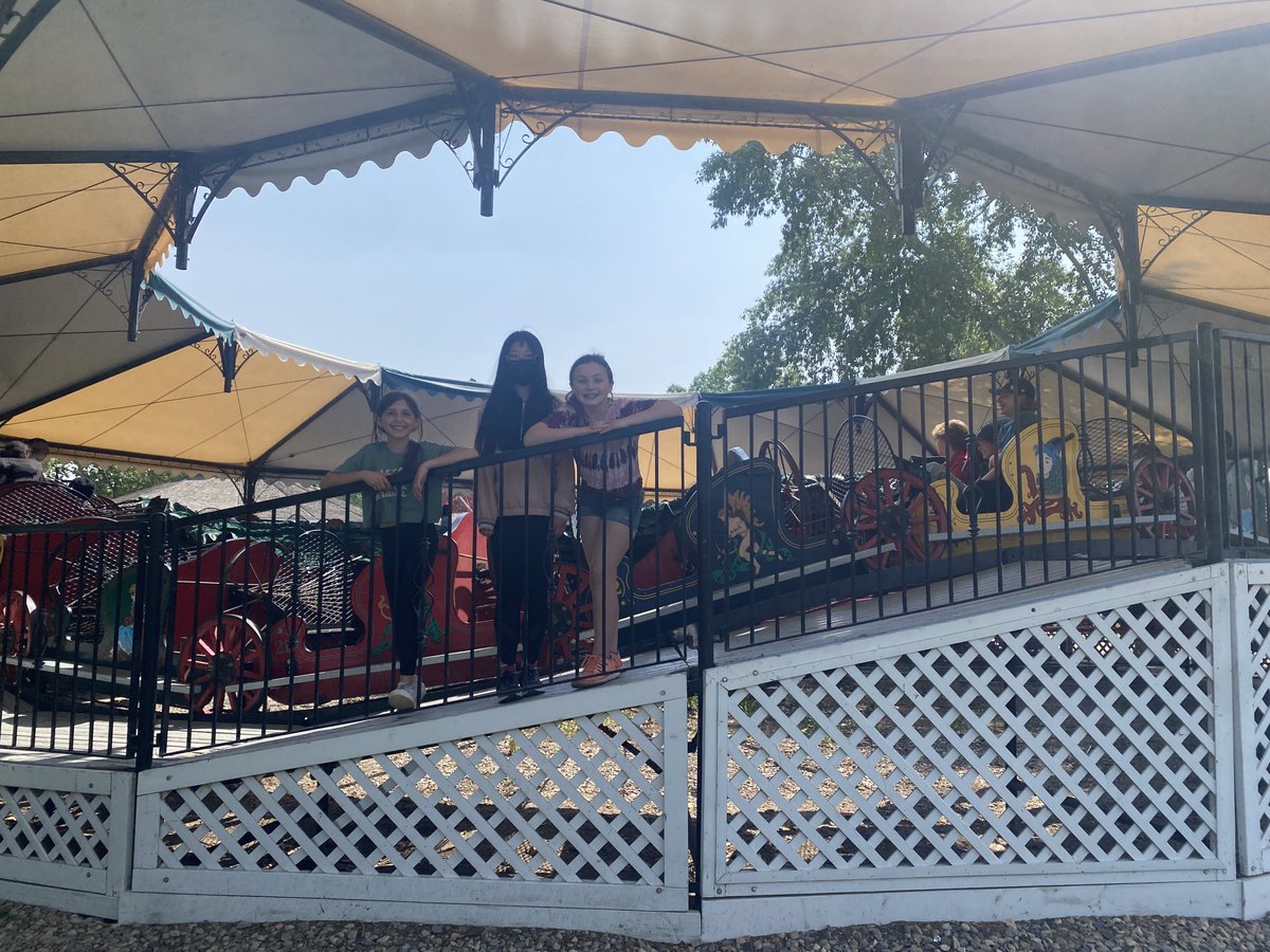 MrsBreenClass's tweet image. So much fun ⁦@HeritageParkYYC⁩ with all the grade 5s today!