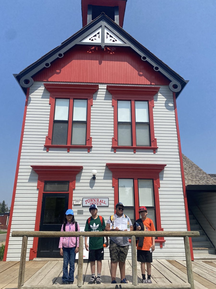 MrsBreenClass's tweet image. So much fun ⁦@HeritageParkYYC⁩ with all the grade 5s today!