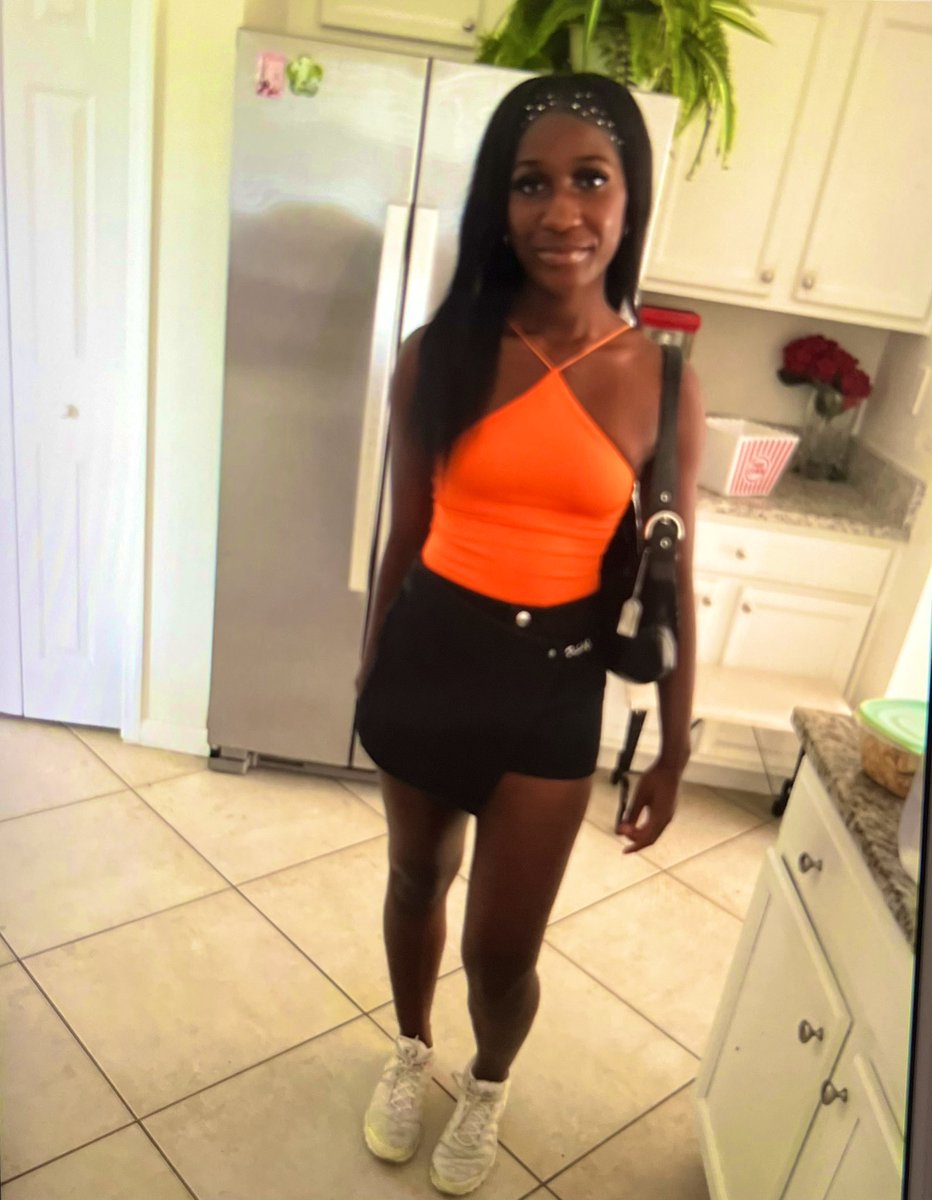 tmacksparkle's tweet photo. 🥳🥳🥳🥳🥳🥳

This cutie completed Junior year🧡

#SchoolsOut4TheSummer☀️ 🫶🏾
#SeniorYearUpNext 📚 
#Proudmomma♥️ 
#Gingi 💫 https://t.co/MZi4kGgiLc