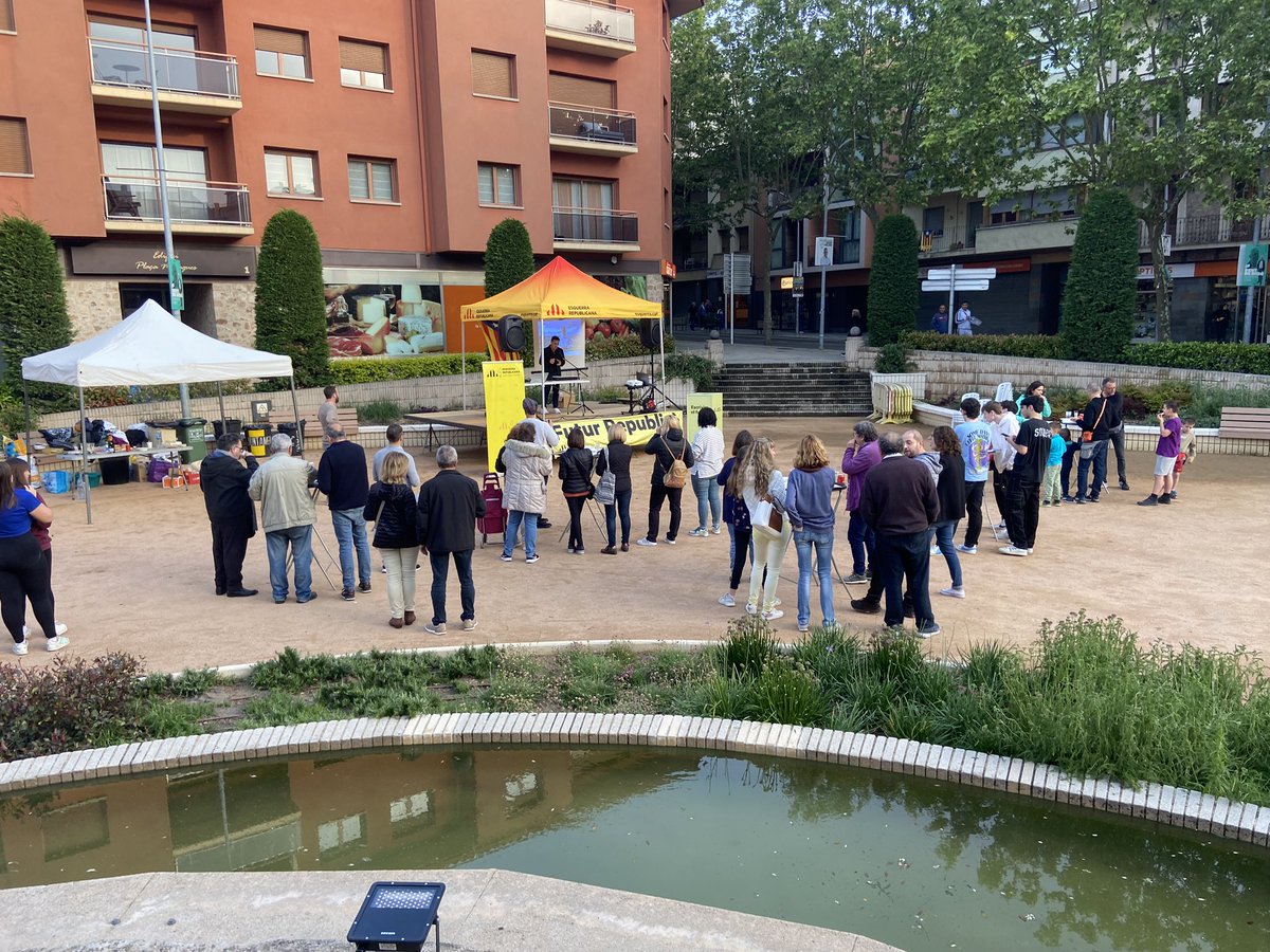 EsquerraShs's tweet photo. Amb l’acte final de campanya donem per acabats 15 dies molt intensos, de molta feina, de conèixer-vos més de prop, però sobretot de molta il•lusió i ganes de seguir treballant per Sant Hilari!! https://t.co/eYAc7nFUTh